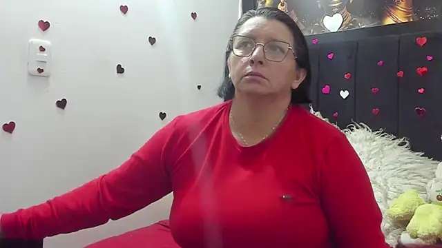 Evaaross 2345 online show from April 12, 2026, 8:56 pm