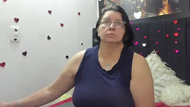 Evaaross 2345 online show from April 5, 2026, 4:13 pm