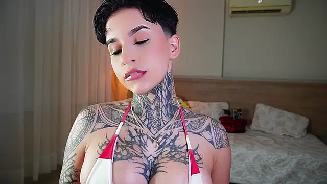 Snapshot of AliceShazaham_ chatting on October 19, 2025, 10:34 pm AliceShazaham online show from October 19, 2025, 10:34 pm