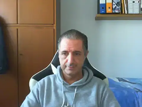 Snapshot of lliuk70mi chatting on December 27, 2024, 12:01 pm lliuk70mi online show from December 27, 2024, 12:01 pm