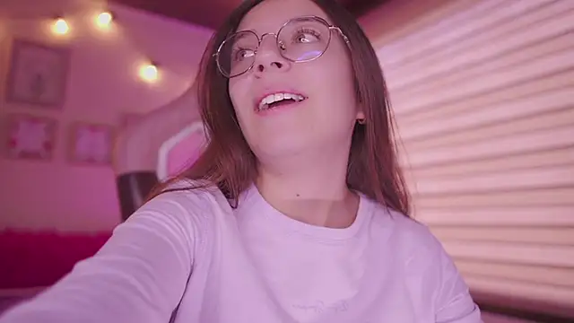 Snapshot of milly_kenner chatting on February 3, 2026, 6:46 pm milly kenner online show from February 3, 2026, 6:46 pm