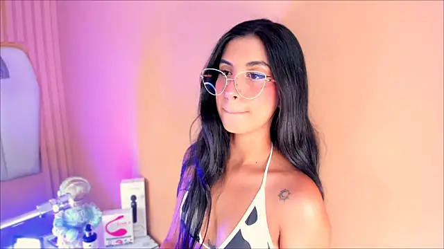 Snapshot of zia_cooper chatting on October 15, 2025, 6:49 pm zia cooper online show from October 15, 2025, 6:49 pm