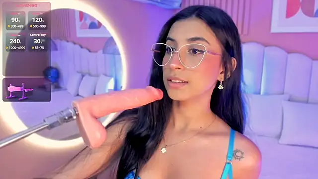 Snapshot of zia_cooper chatting on October 28, 2025, 7:35 pm zia cooper online show from October 28, 2025, 7:35 pm