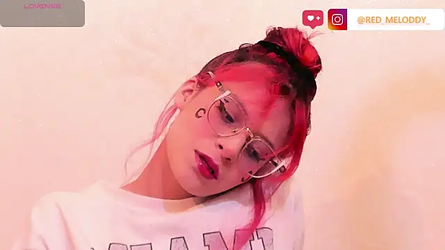 RedMeloddy online show from October 6, 2025, 8:42 pm