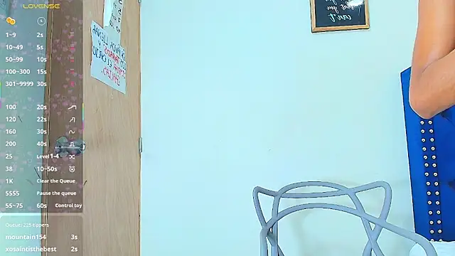 Snapshot of littleebonymommy chatting on February 13, 2025, 8:03 pm littleebonymommy online show from February 13, 2025, 8:03 pm