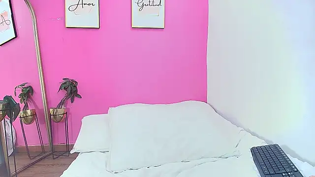 Snapshot of littleebonymommy chatting on March 15, 2025, 8:26 am littleebonymommy online show from March 15, 2025, 8:26 am
