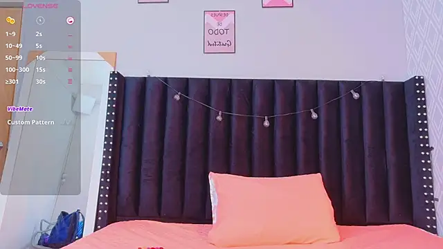 Snapshot of littleebonymommy chatting on September 16, 2025, 8:32 pm littleebonymommy online show from September 16, 2025, 8:32 pm