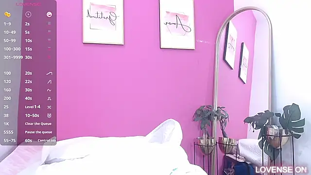 Snapshot of littleebonymommy chatting on March 18, 2025, 5:23 am littleebonymommy online show from March 18, 2025, 5:23 am