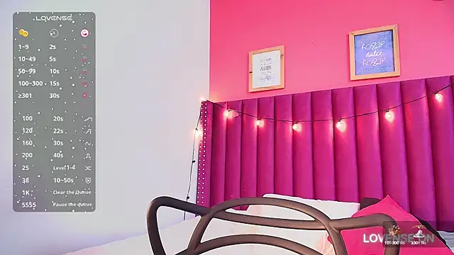 Snapshot of littleebonymommy chatting on December 12, 2024, 2:59 am littleebonymommy online show from December 12, 2024, 2:59 am