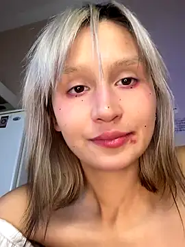 bigbabykiki online show from October 5, 2025, 3:14 pm