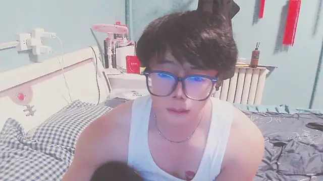 Snapshot of handsome1069 chatting on October 17, 2025, 1:57 pm handsome1069 online show from October 17, 2025, 1:57 pm