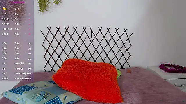 karla charloby online show from October 3, 2025, 2:29 pm