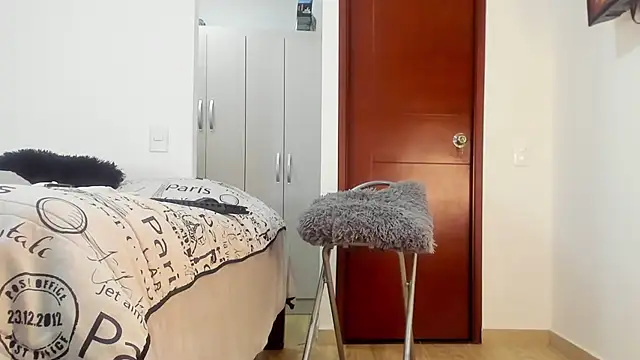 SophieBaker   online show from March 19, 2025, 4:25 am