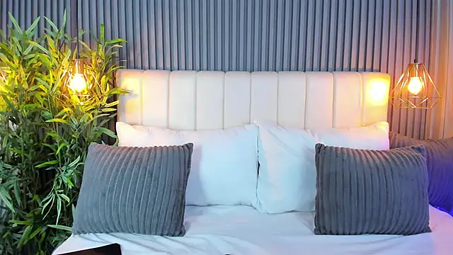 LinaGlam online show from September 9, 2025, 10:41 pm