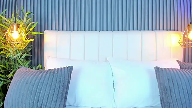 LinaGlam online show from September 29, 2025, 10:37 pm