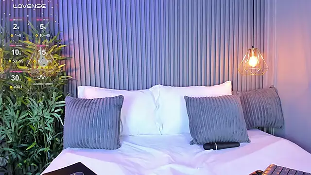 LinaGlam online show from March 17, 2025, 11:02 pm