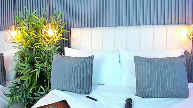 LinaGlam online show from October 20, 2025, 10:43 pm