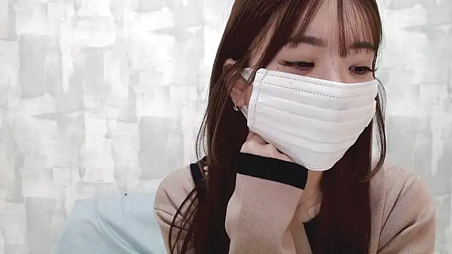 LOVE MOMO LOVE online show from October 17, 2025, 11:45 am