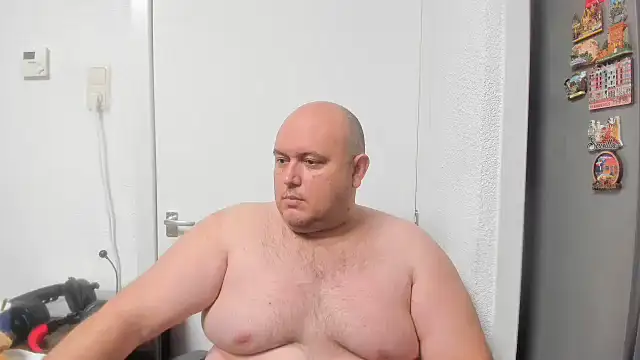 Snapshot of BigromeoXX chatting on January 14, 2026, 9:18 pm BigromeoXX online show from January 14, 2026, 9:18 pm