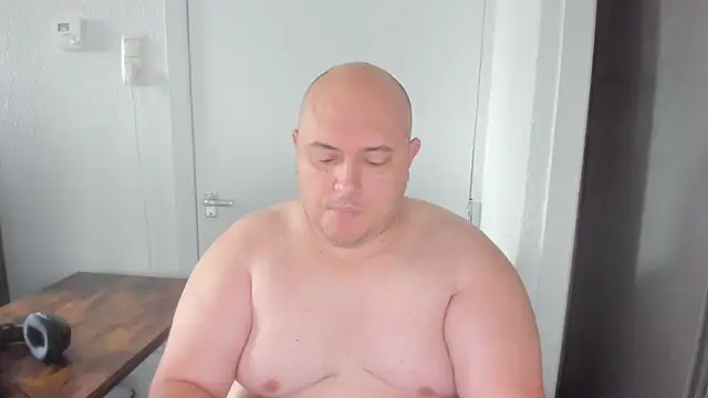 Snapshot of BigromeoXX chatting on January 12, 2025, 10:12 am BigromeoXX online show from January 12, 2025, 10:12 am