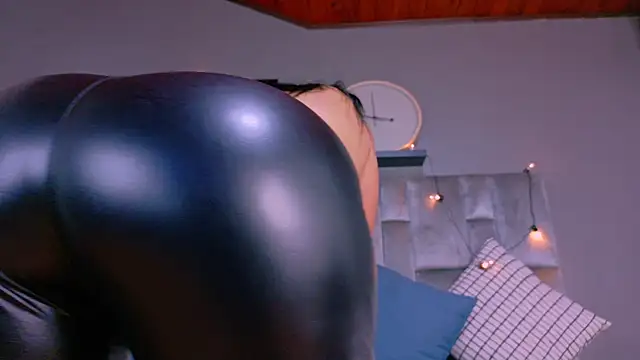 DulceAurora   online show from October 18, 2025, 10:50 am