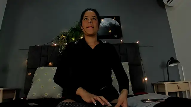 DulceAurora   online show from October 30, 2025, 1:37 am