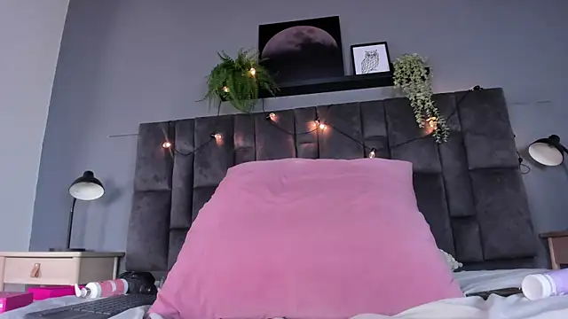 Snapshot of DulceAurora__ chatting on June 18, 2026, 9:14 am DulceAurora online show from June 18, 2026, 9:14 am