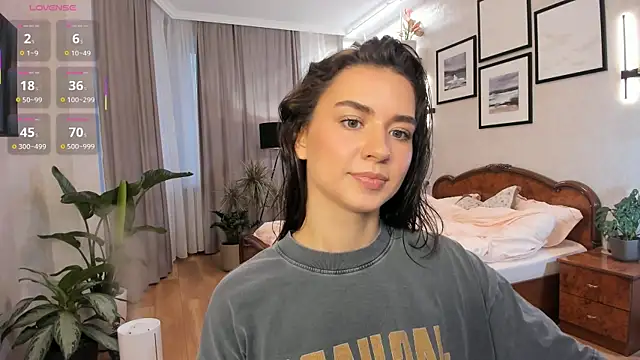 Snapshot of NicoleLuv chatting on October 26, 2025, 1:11 pm NicoleLuv online show from October 26, 2025, 1:11 pm