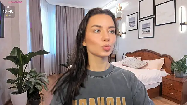 Snapshot of NicoleLuv chatting on October 17, 2025, 1:13 pm NicoleLuv online show from October 17, 2025, 1:13 pm