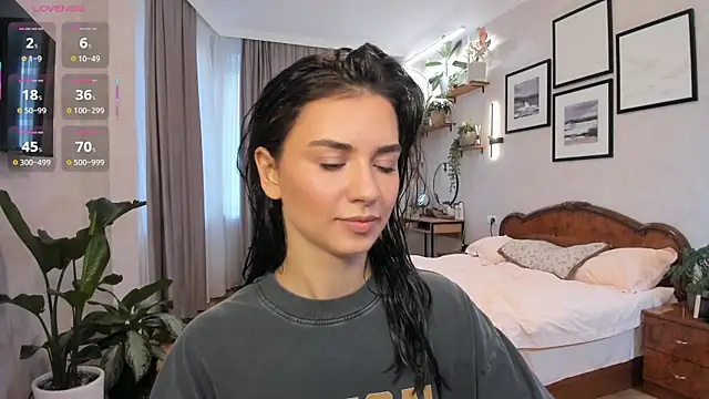 Snapshot of NicoleLuv chatting on October 13, 2025, 1:12 pm NicoleLuv online show from October 13, 2025, 1:12 pm