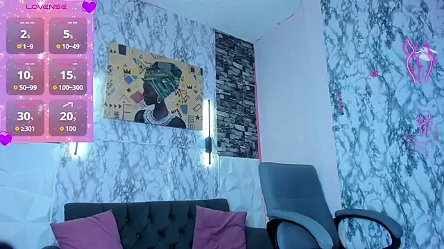 Snapshot of Queen_Cuarxxo chatting on February 18, 2026, 11:23 pm Queen Cuarxxo online show from February 18, 2026, 11:23 pm