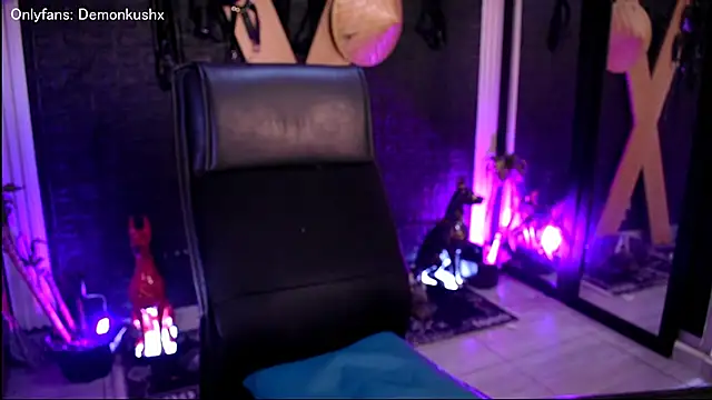 DemonKush-- online show from December 5, 2025, 1:10 pm