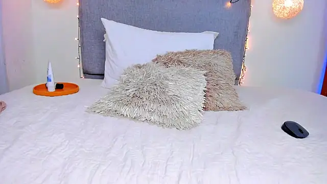 Snapshot of MeganCherryy chatting on December 17, 2024, 12:34 am MeganCherryy online show from December 17, 2024, 12:34 am