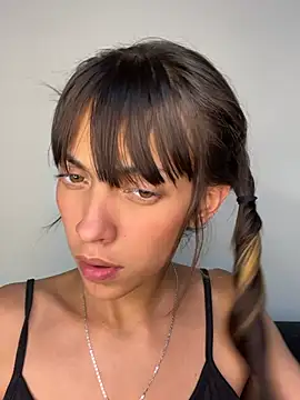 Snapshot of MiaGoth_ chatting on July 3, 2026, 5:47 am MiaGoth online show from July 3, 2026, 5:47 am