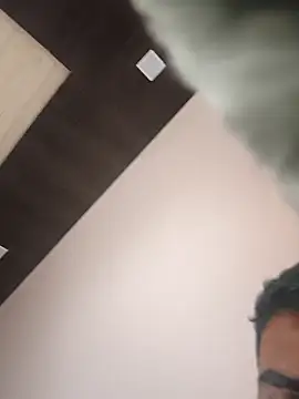 yourboy2000   online show from January 18, 2026, 11:24 am