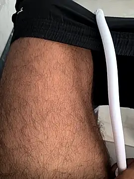 yourboy2000   online show from September 12, 2025, 2:12 am