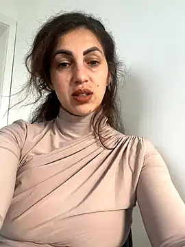 EmaSkyes online show from October 22, 2025, 6:46 am