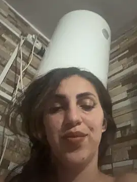 EmaSkyes online show from October 10, 2025, 6:09 pm