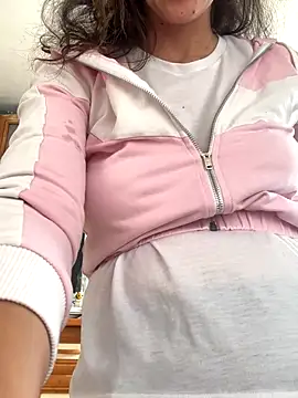 EmaSkyes online show from November 1, 2025, 8:19 am