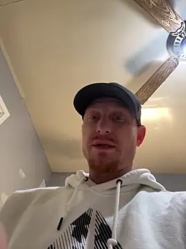 Snapshot of bigred0808 chatting on February 8, 2026, 9:12 pm bigred0808 online show from February 8, 2026, 9:12 pm