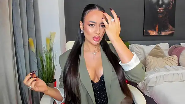 Sonia  Rey online show from November 23, 2025, 7:02 pm