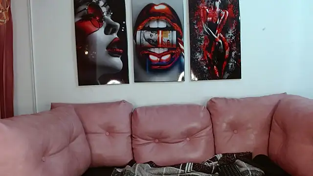 hinataleecs online show from October 5, 2025, 2:08 pm