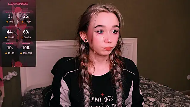 Snapshot of Kimiko__ chatting on November 7, 2025, 7:18 pm Kimiko online show from November 7, 2025, 7:18 pm