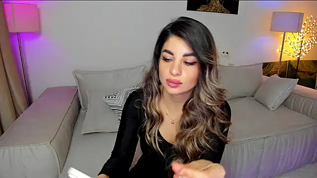 Snapshot of Queenofyouredreams chatting on February 23, 2025, 3:24 am Queenofyouredreams online show from February 23, 2025, 3:24 am