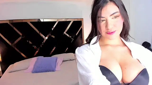 Amelie saenz online show from March 10, 2025, 7:50 pm