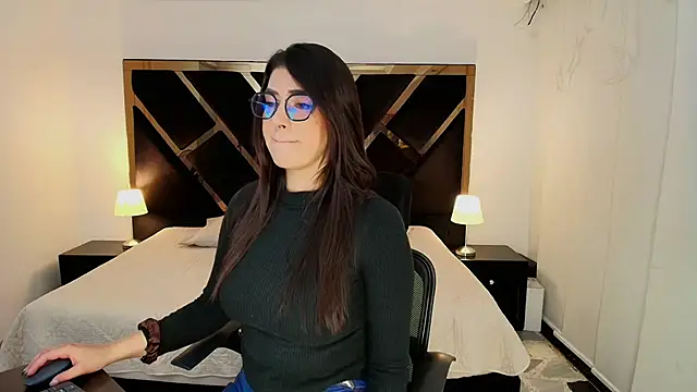 Amelie saenz online show from October 3, 2025, 7:37 pm