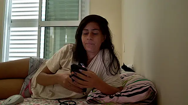 Snapshot of Blue_butterfly chatting on October 16, 2025, 2:47 pm Blue butterfly online show from October 16, 2025, 2:47 pm