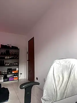 -Naomyy- online show from January 7, 2026, 6:13 pm