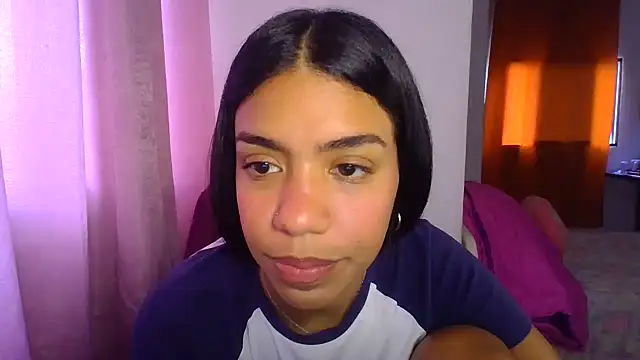 -Naomyy- online show from September 10, 2025, 12:26 pm