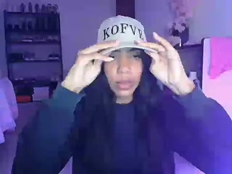 -Naomyy- online show from October 3, 2025, 10:55 pm